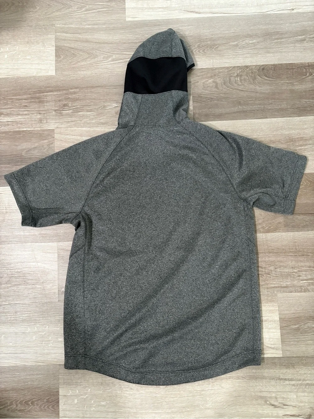 Nike men’s Short-Sleeve Performance Hooded Pullover - Gray